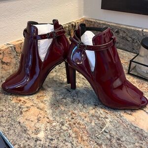 *BRAND NEW* Micheal Kors burgundy heels size 8.5